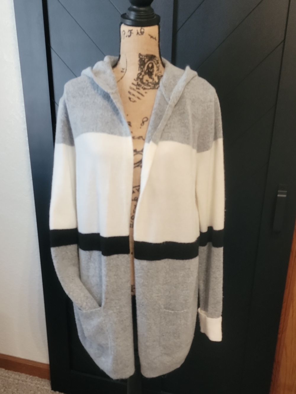 Cozy Hooded Colorblock Cardigan Sweater -Excellent